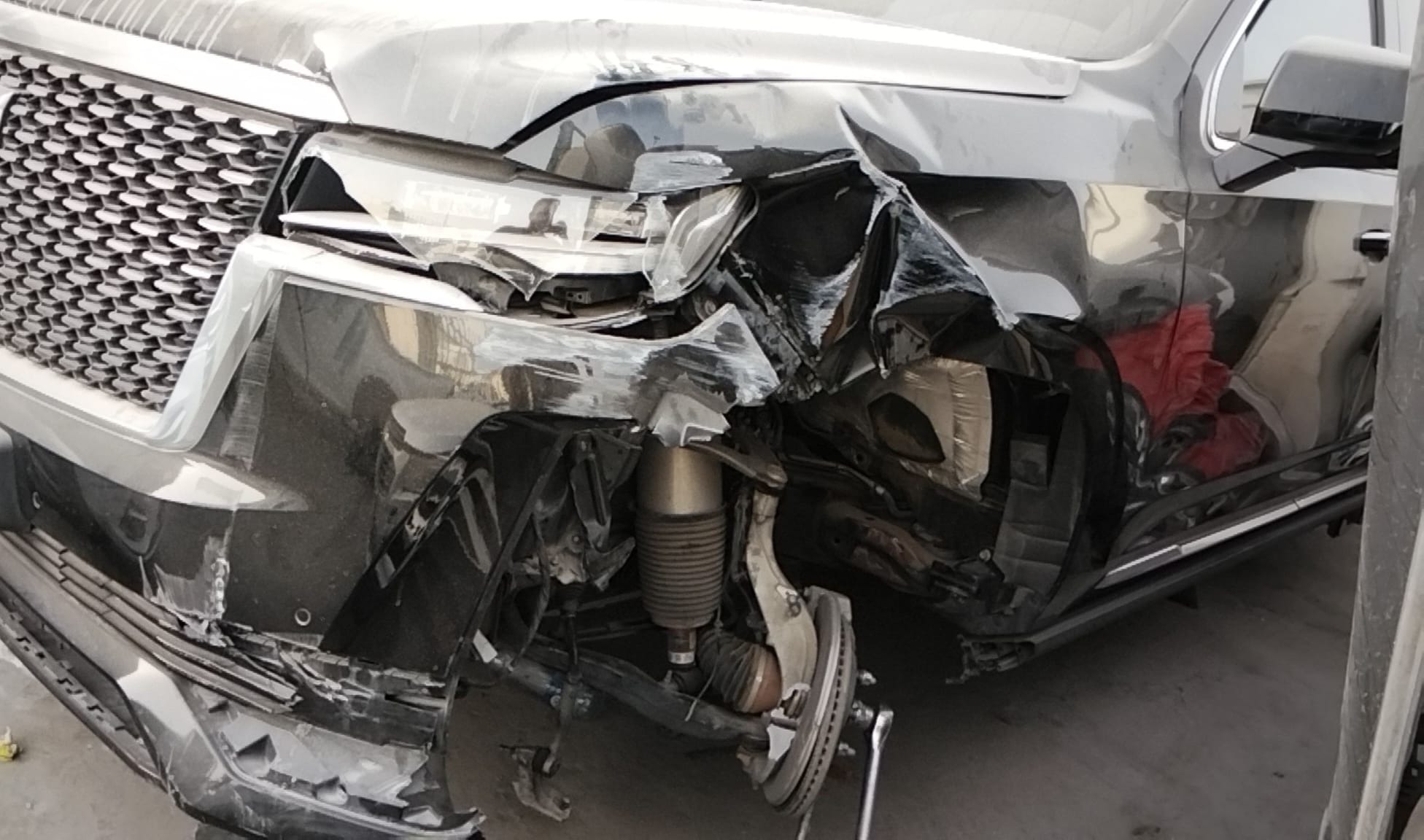 لقطة مقرّبة للضرر قبل الإصلاح